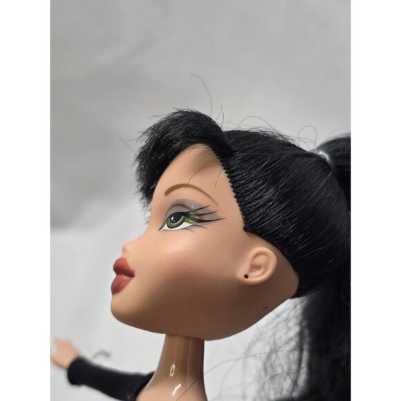 Bratz Behind the Scene Fashion Doll Amelie Haute Couture- BROKEN FINGERS READ - Picture 6 of 16